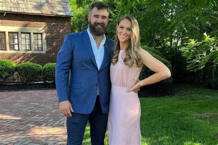 Khabib's Wife: A Deep Dive into Her Life and Relationship